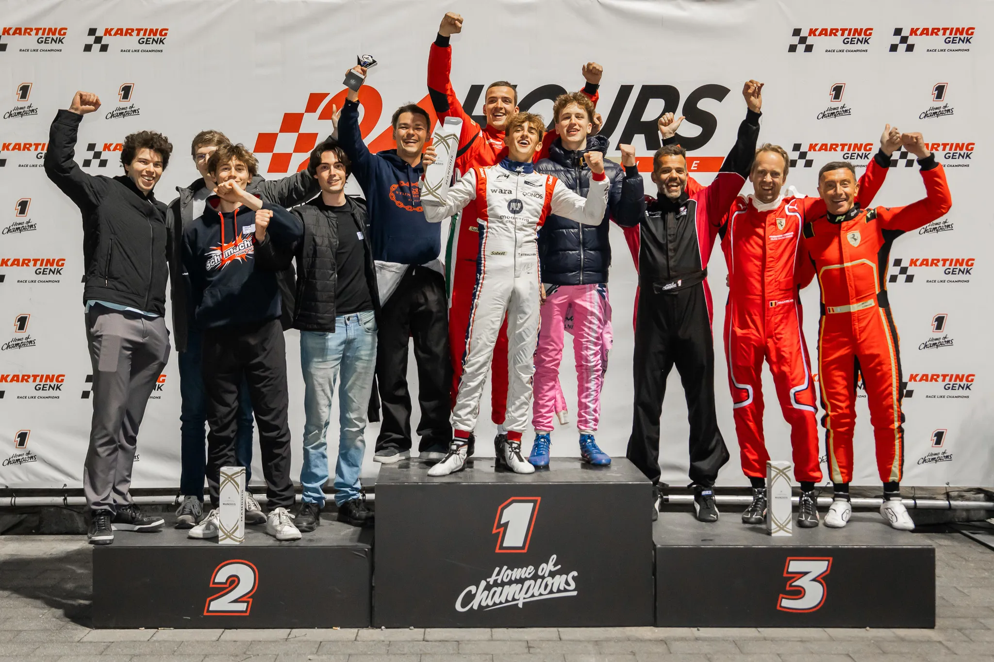 Team The Nines viert de tweede plaats op het podium van de VKW Limburg Karting Cup 100 Miles.